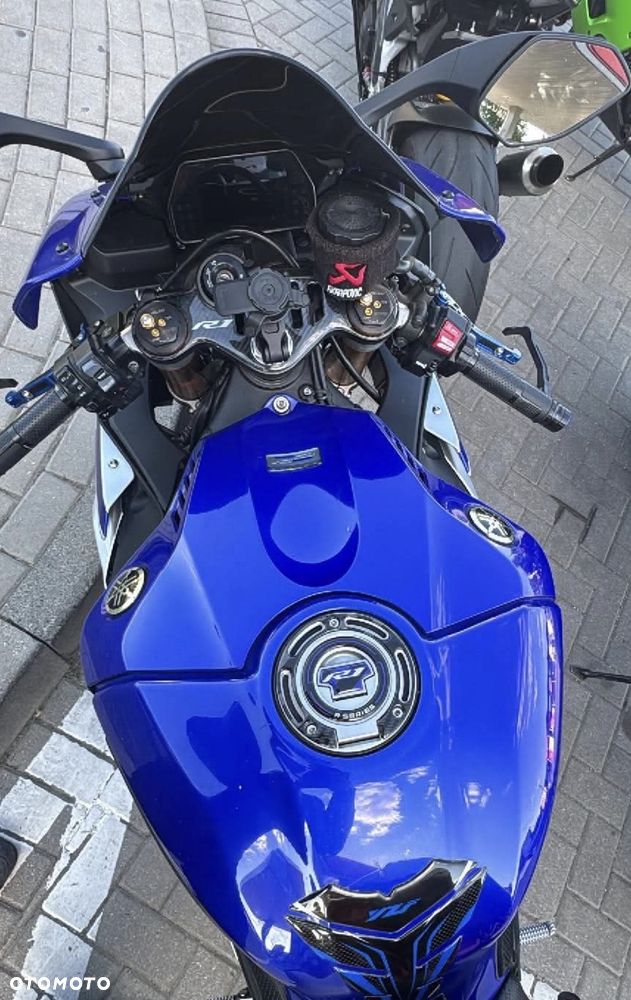 Yamaha R1 - 15