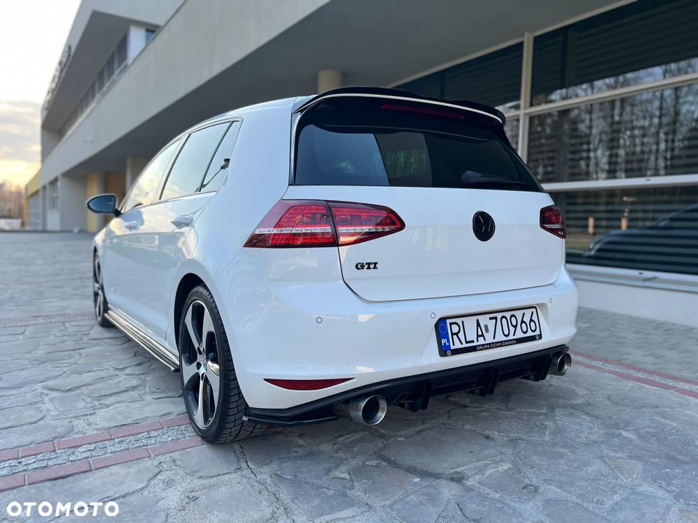 Volkswagen Golf - 5