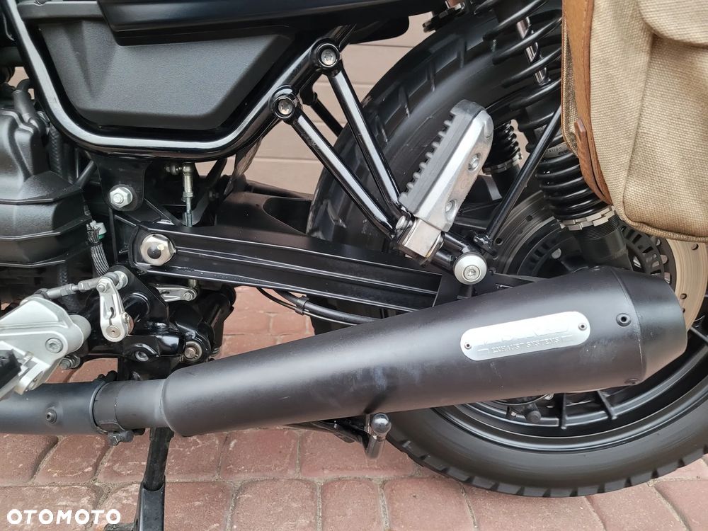 Moto Guzzi V7 - 12