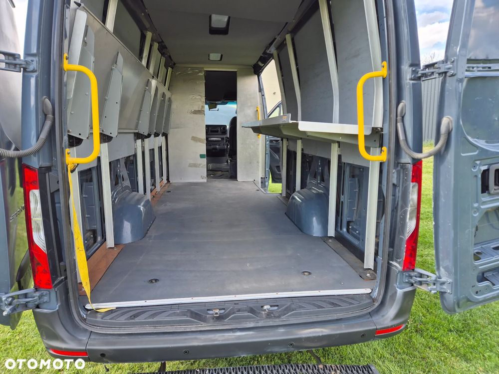 Mercedes-Benz Sprinter - 9