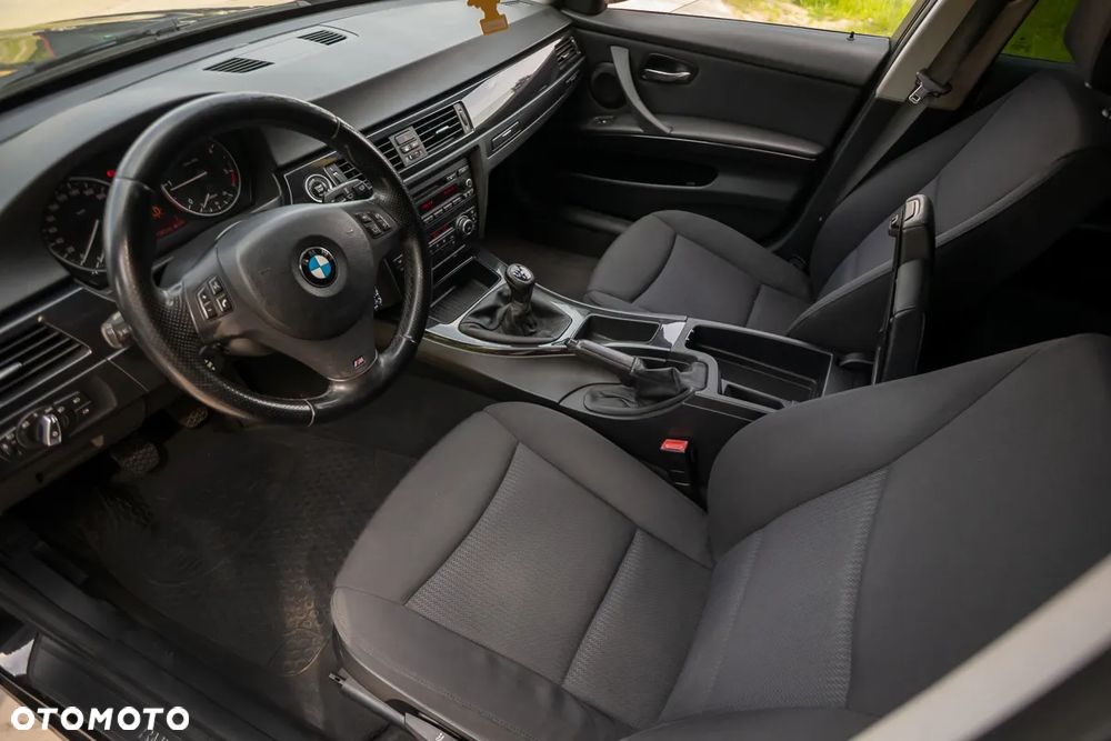 BMW Seria 3 318d DPF Edition Sport - 12