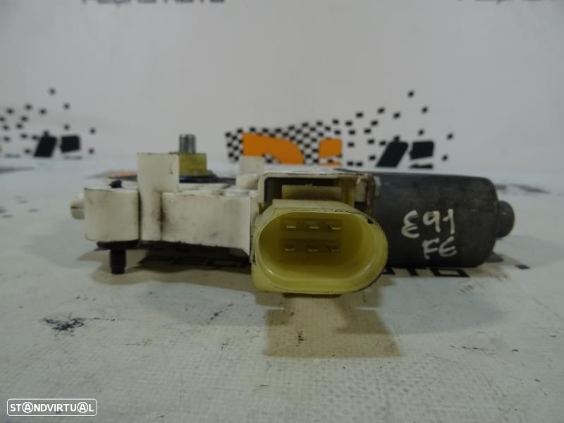 Motor Do Elevador De Vidro Frente Direito Bmw 1 (E87)  0130822227 / 69 - 4