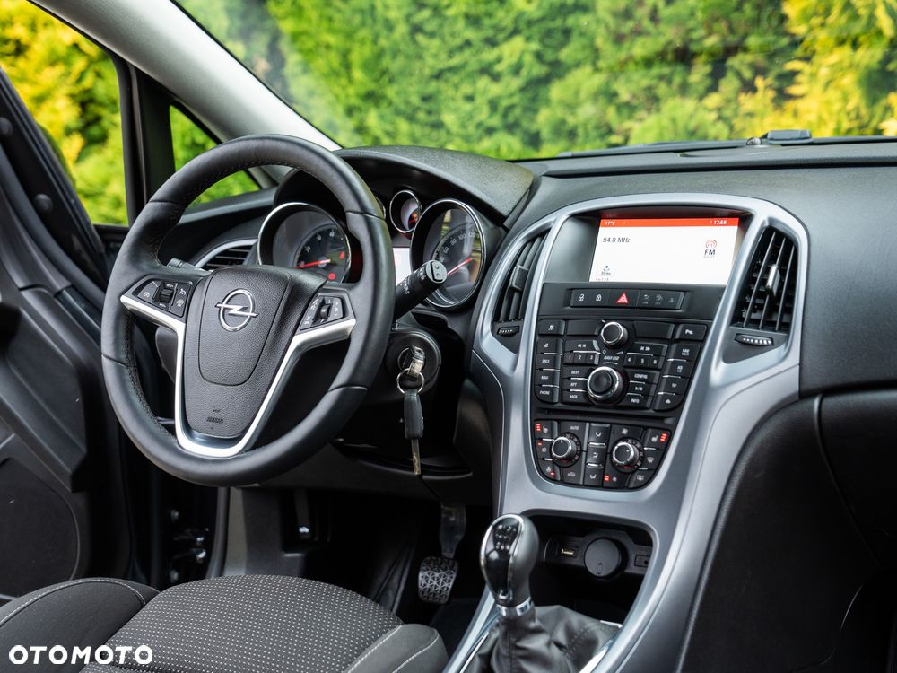 Opel Astra 1.4 Turbo Exklusiv - 28