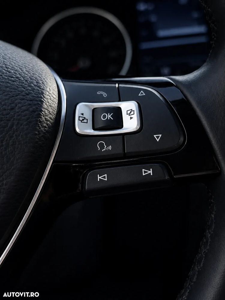 Volkswagen Touran 2.0 TDI DSG Highline - 11