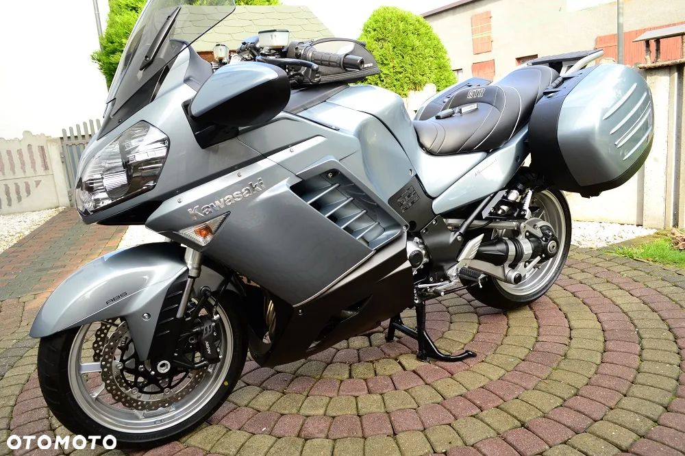 Kawasaki GTR - 23