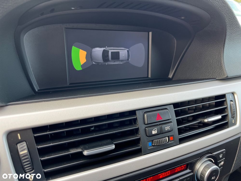 BMW Seria 3 318i Touring - 28