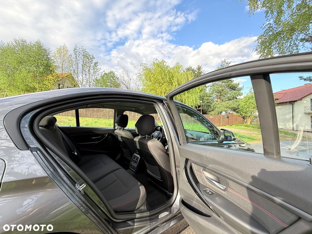 BMW Seria 3 328i xDrive Sport Line - 27