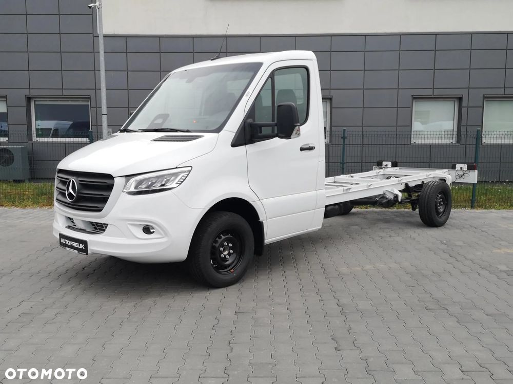 Mercedes-Benz Sprinter - 2