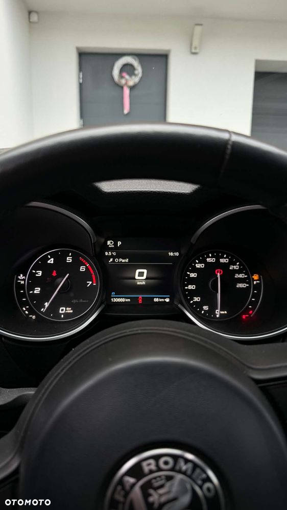 Alfa Romeo Stelvio - 16