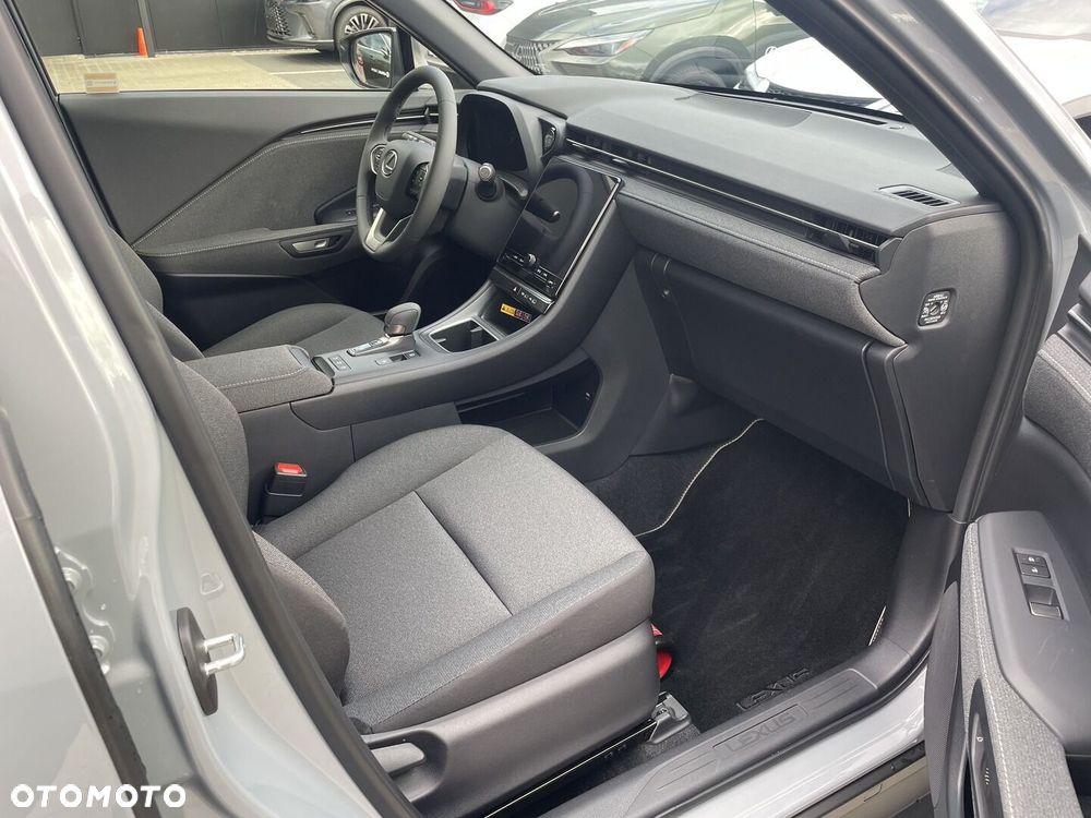 Lexus LBX 1.5 Hybrid - 11