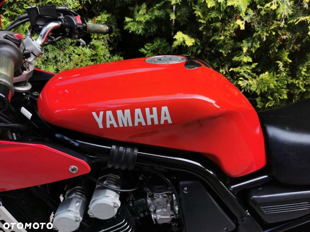 Yamaha FZS - 12