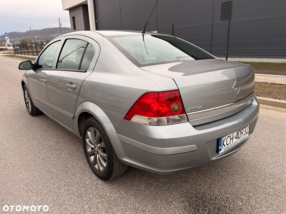 Opel Astra 1.6 Edition - 4