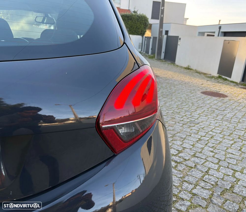 Peugeot 208 1.2 PureTech Style - 29