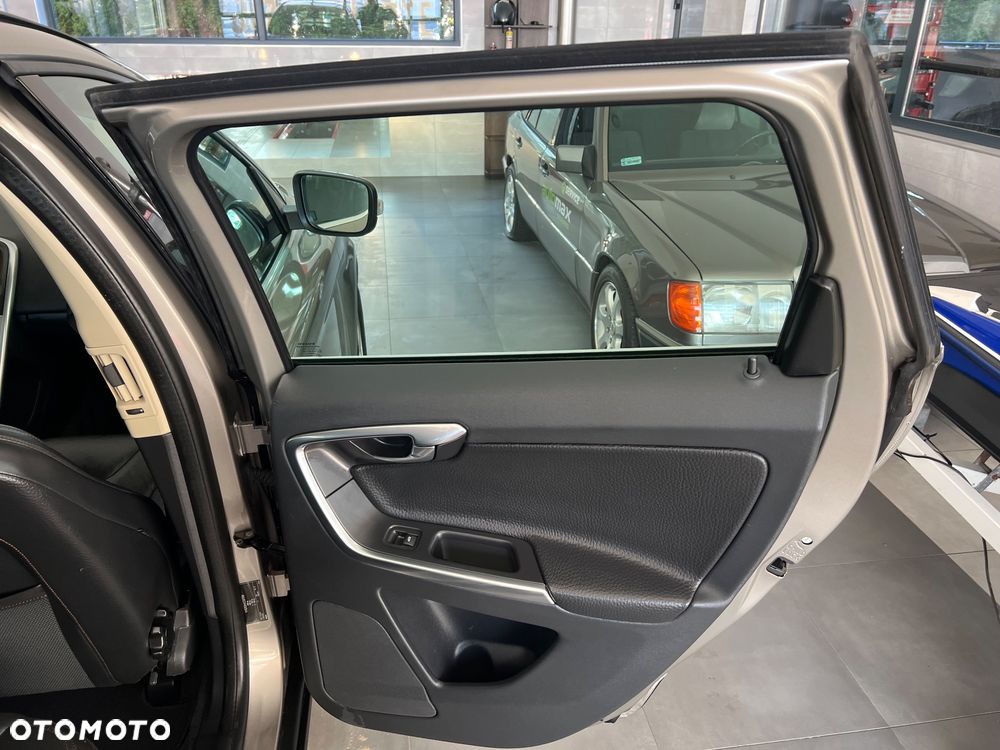 Volvo XC 60 D5 AWD RDesign - 28