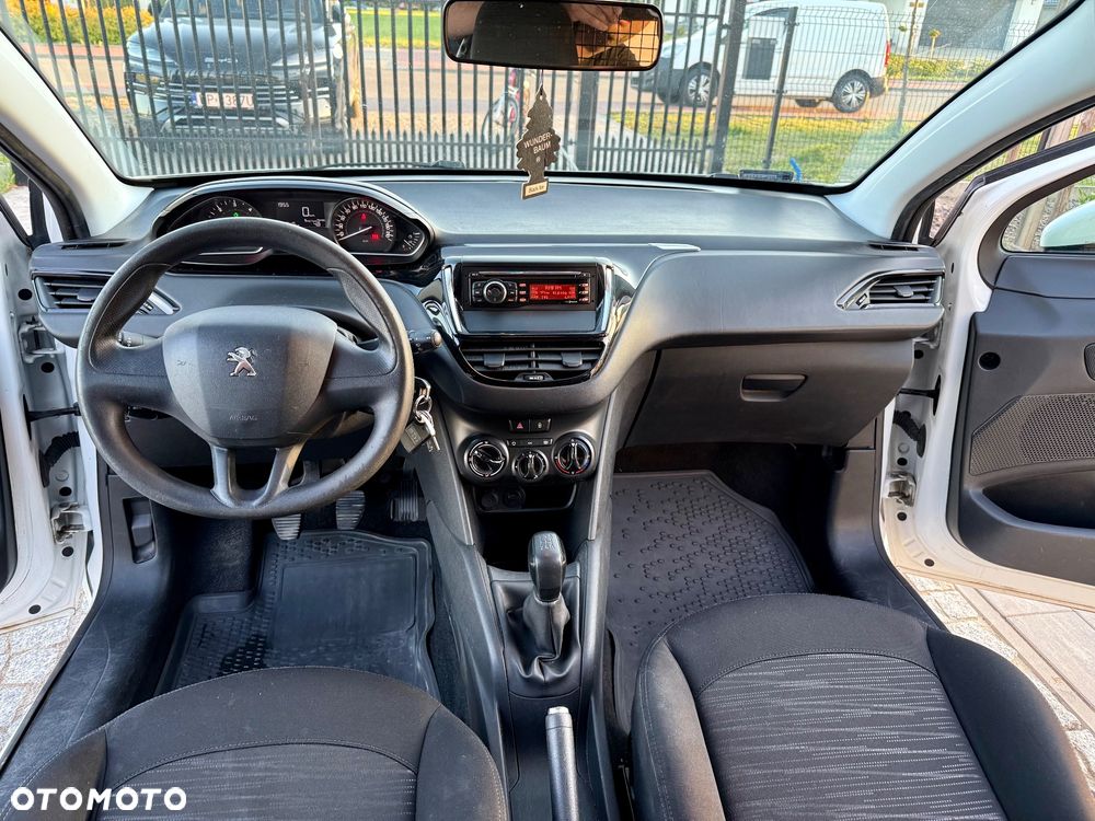 Peugeot 208 - 8