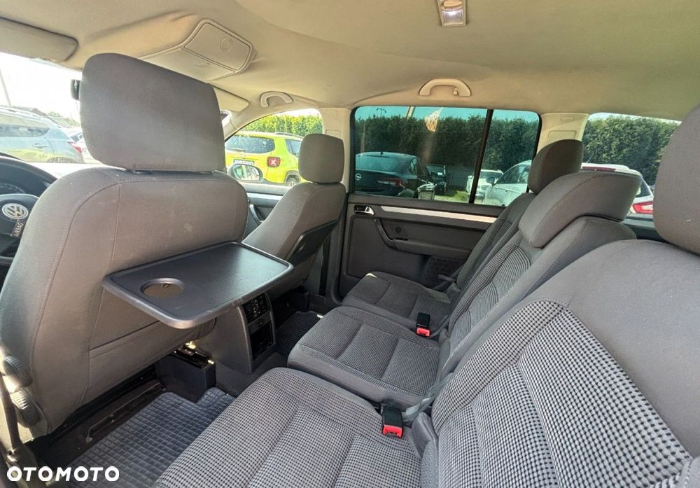Volkswagen Touran - 14