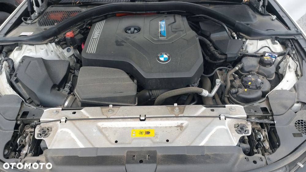 BMW Seria 3 330e - 21