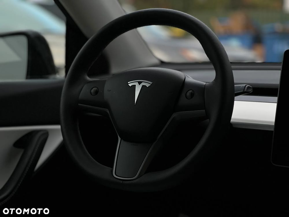 Tesla Model Y - 23
