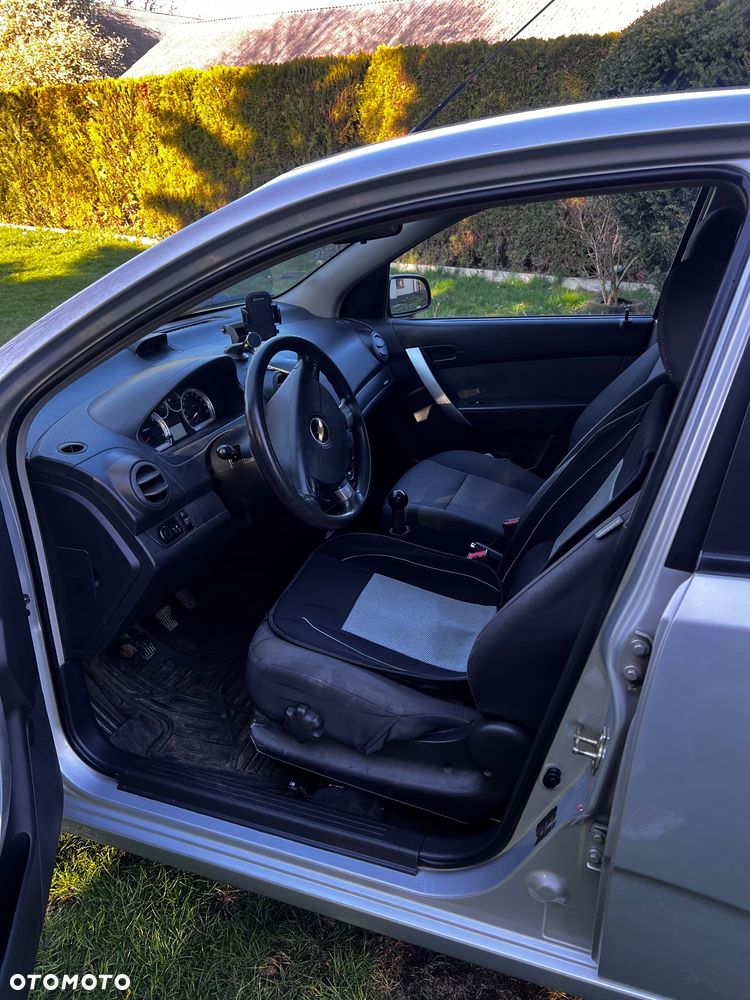 Chevrolet Aveo 1.2 16V Base - 10