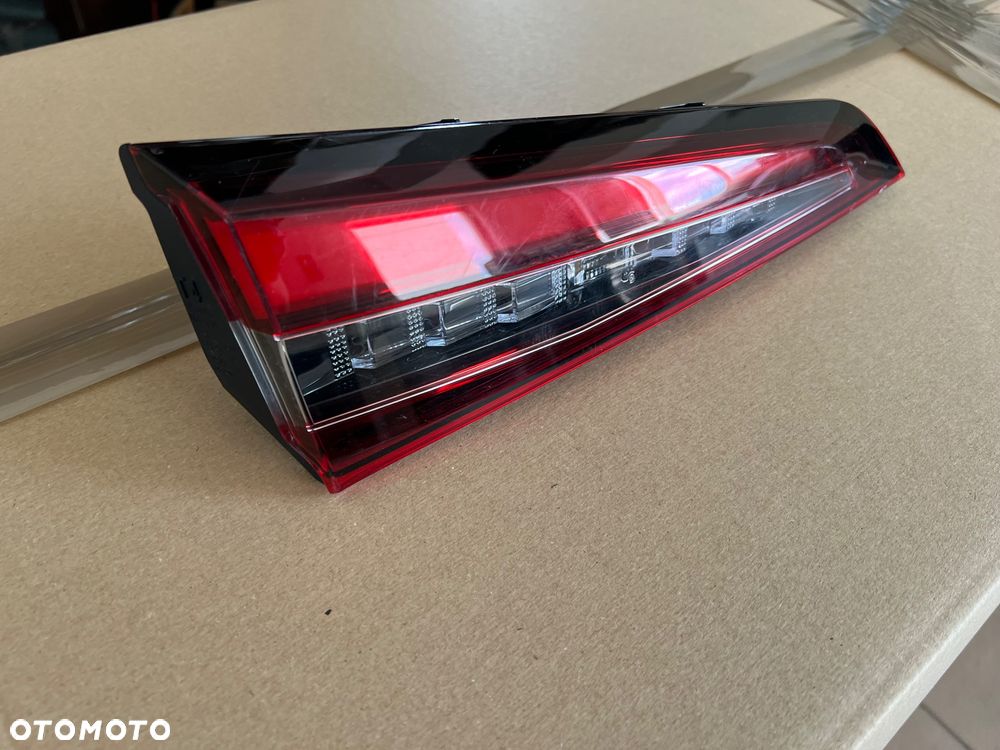 TOYOTA COROLLA E21 KOMBI LED LIFT 2022- LEWA TYLNA LAMPA KLAPA ORYGINAŁ KOITO 02-534 - 2