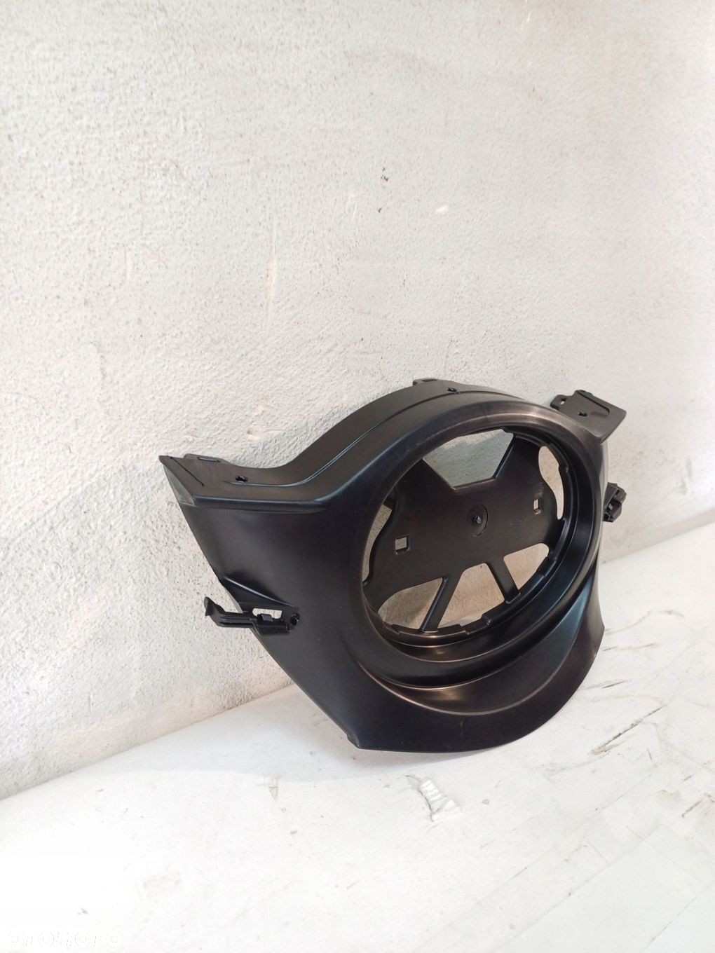 GRILL ATRAPA ZNACZEK ZDERZAKA PRZÓD TOYOTA AURIS II 2 12- - 3