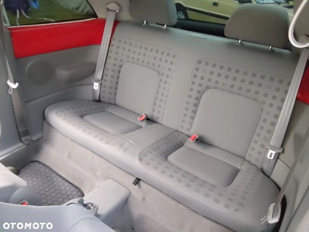 Volkswagen New Beetle - 13