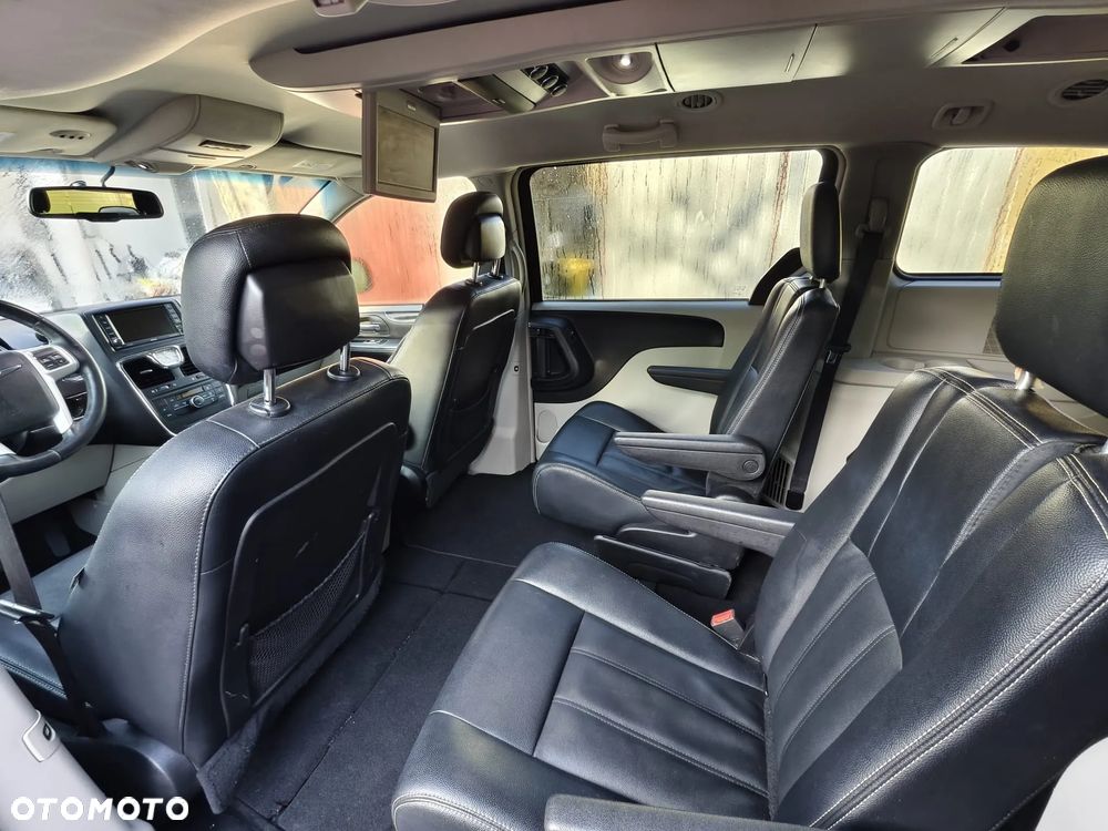 Chrysler Town & Country ver-3-6-touring - 23