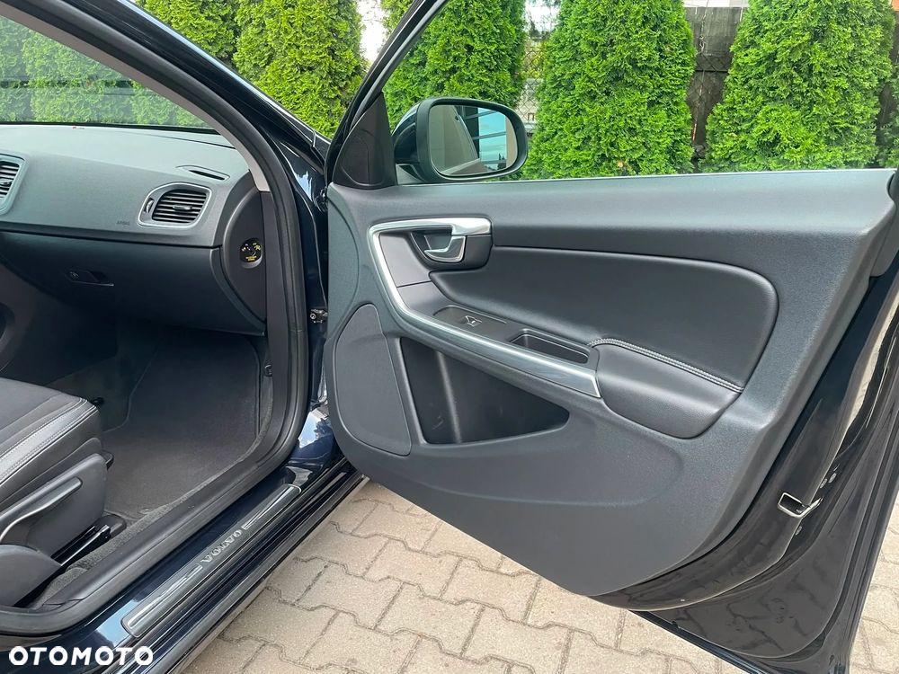 Volvo V60 D3 Momentum - 23