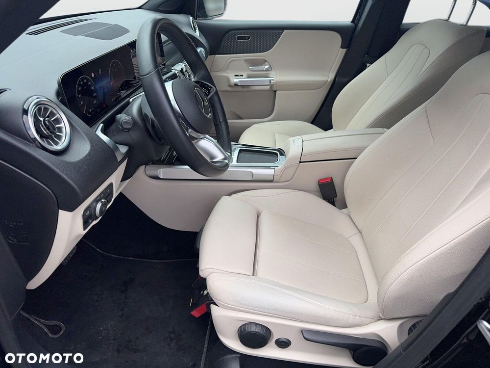 Mercedes-Benz GLB - 15