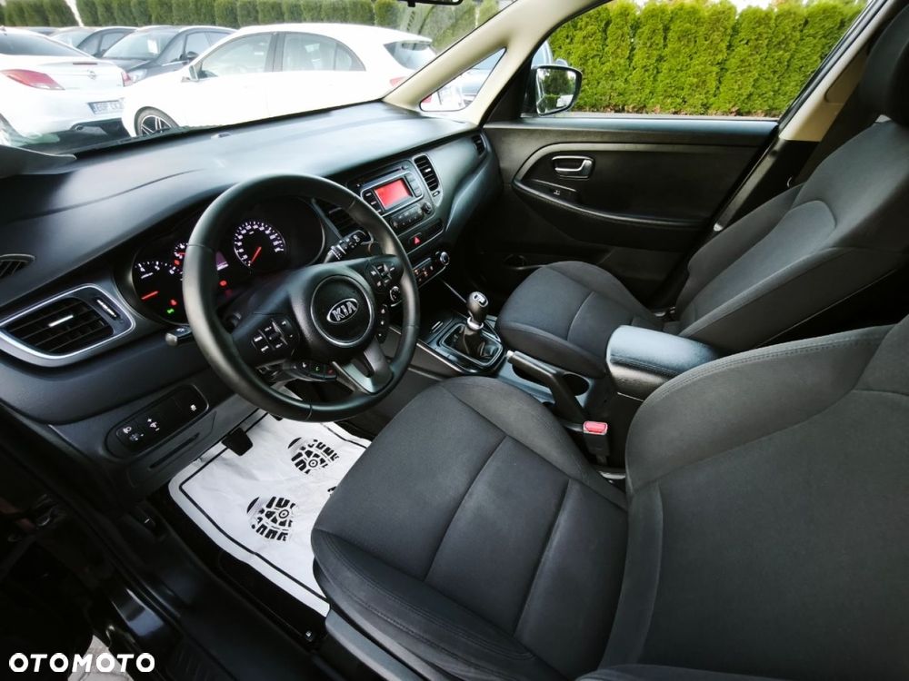 Kia Carens - 7