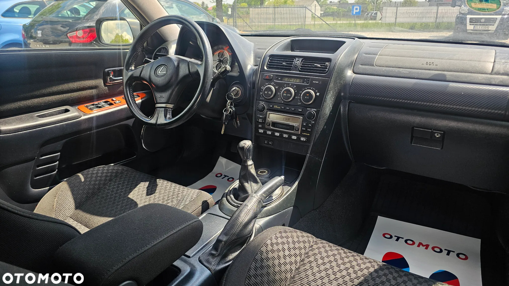 Lexus IS 200 SportCross - 12