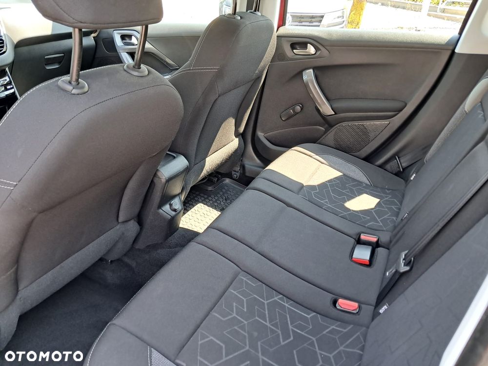 Peugeot 2008 1.2 Pure Tech Active S&S - 29