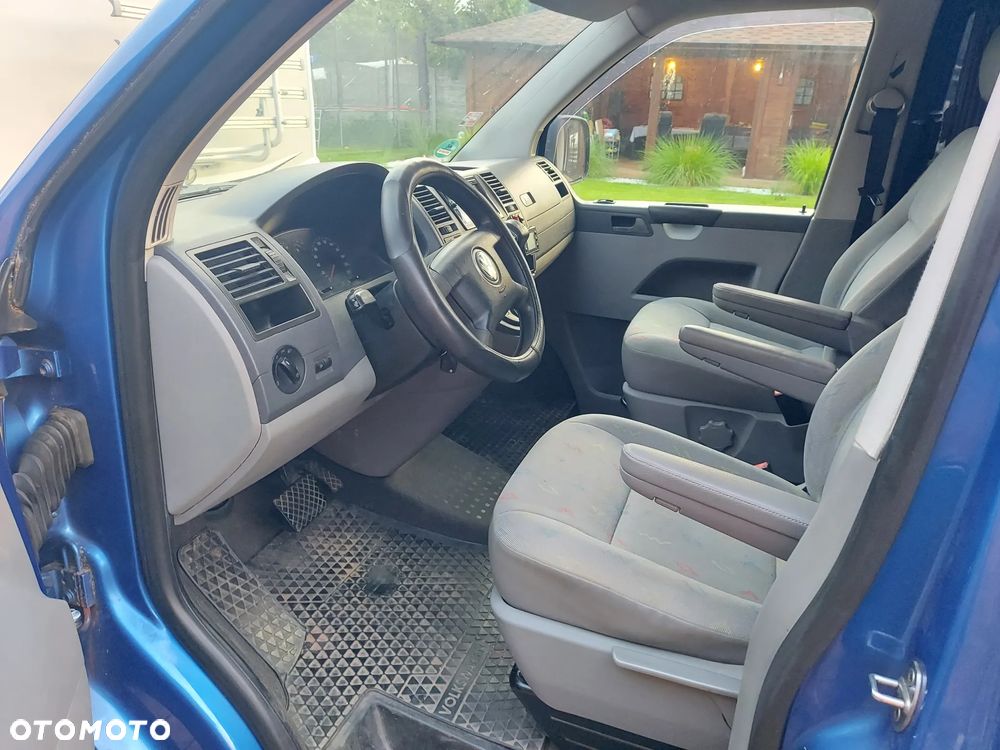 Volkswagen T5 Campervan - 15