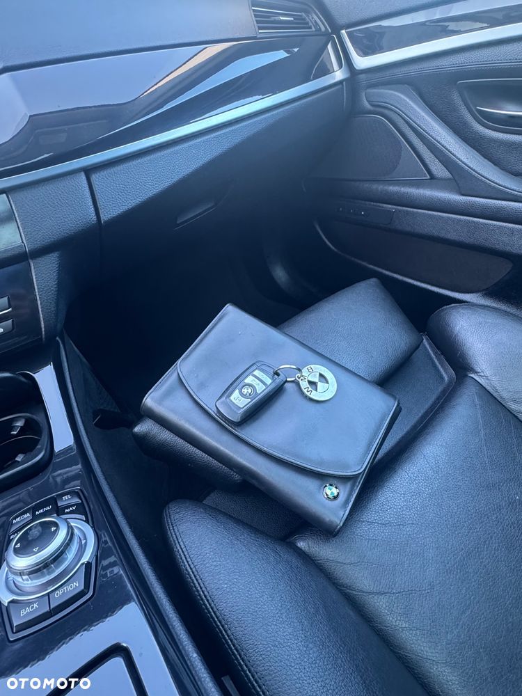 BMW Seria 5 530d xDrive - 25
