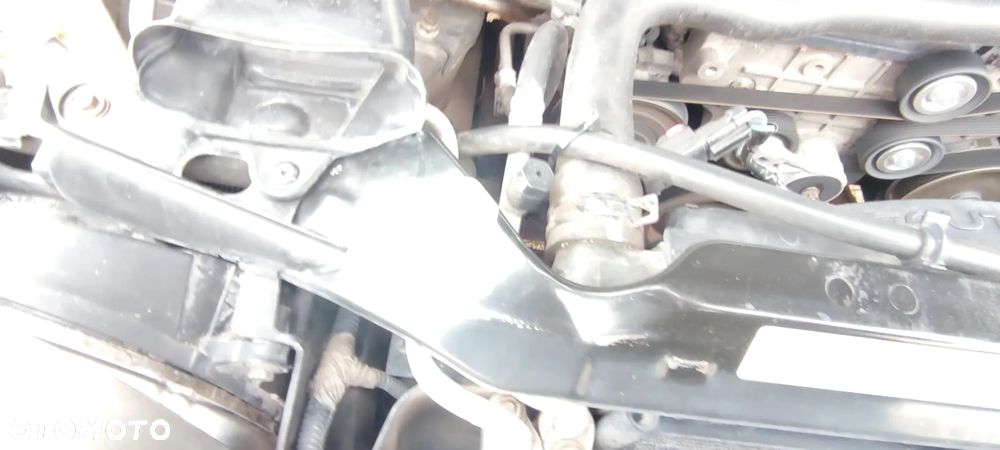 Jeep Cherokee 2.4 Sport - 32