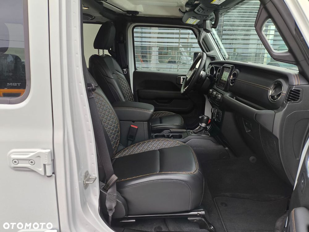 Jeep Wrangler - 19