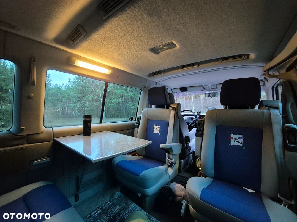 Volkswagen Multivan - 11