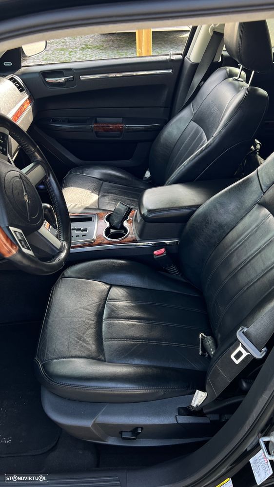 Chrysler 300 C Touring 3.0 CRD - 25