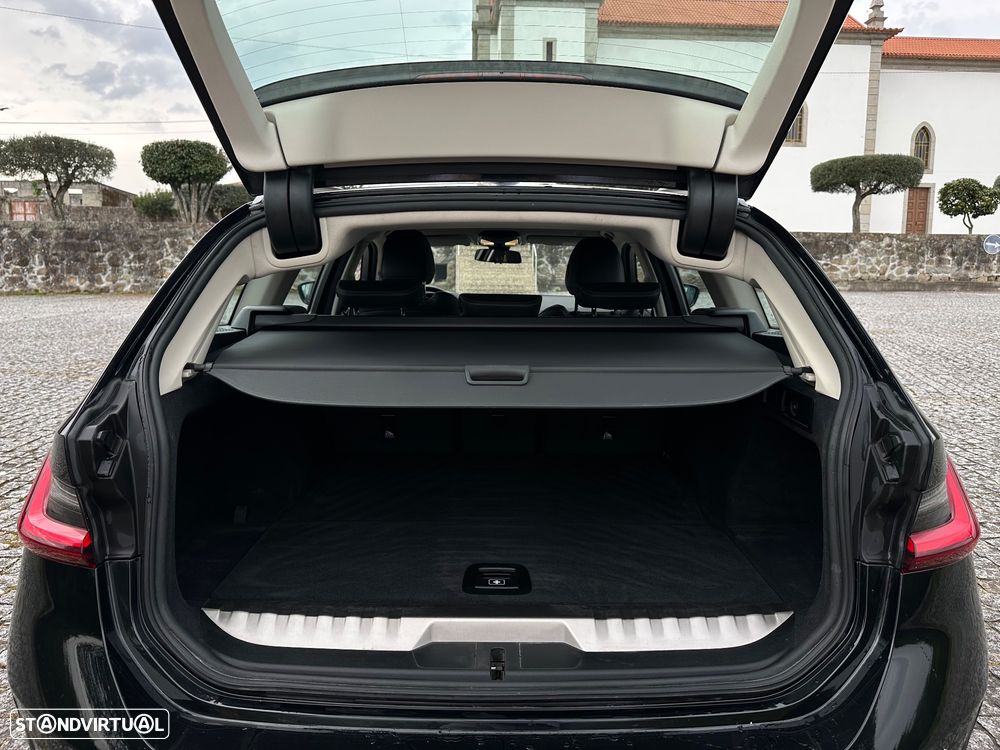 BMW 330 e Aut. Luxury Line - 35