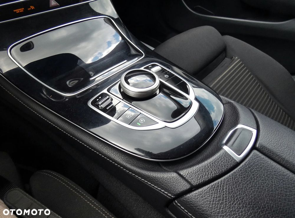 Mercedes-Benz Klasa E 220 d 4-Matic Business Edition 9G-TRONIC - 15