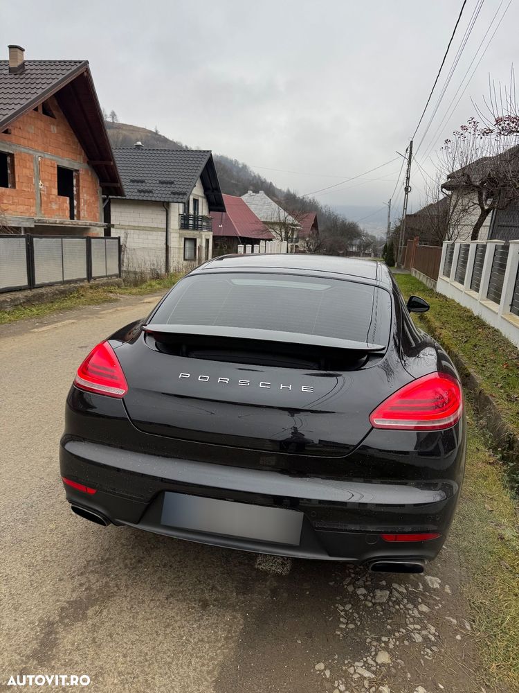 Porsche Panamera - 4