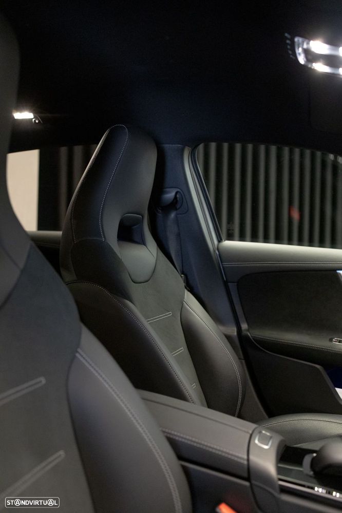 Mercedes-Benz A 250 e AMG Line - 16