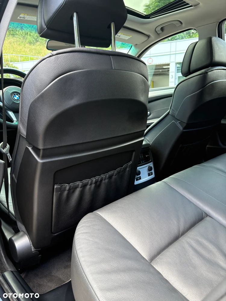 BMW Seria 5 550i - 23