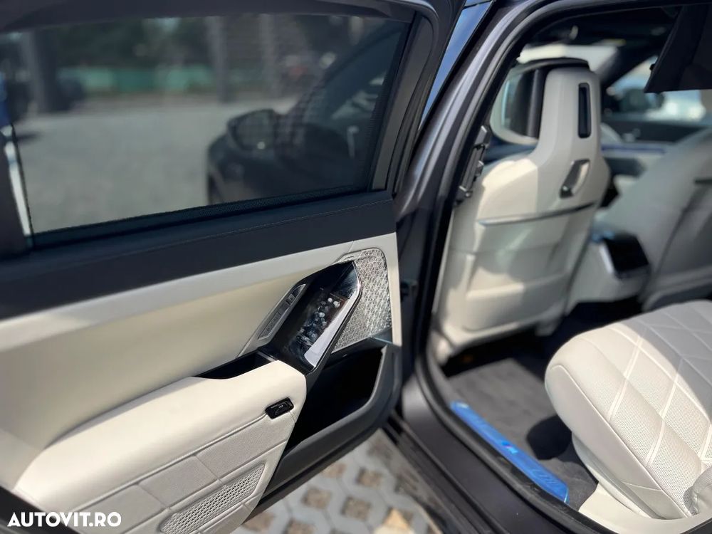 BMW M7 M760e xDrive AT PHEV - 25