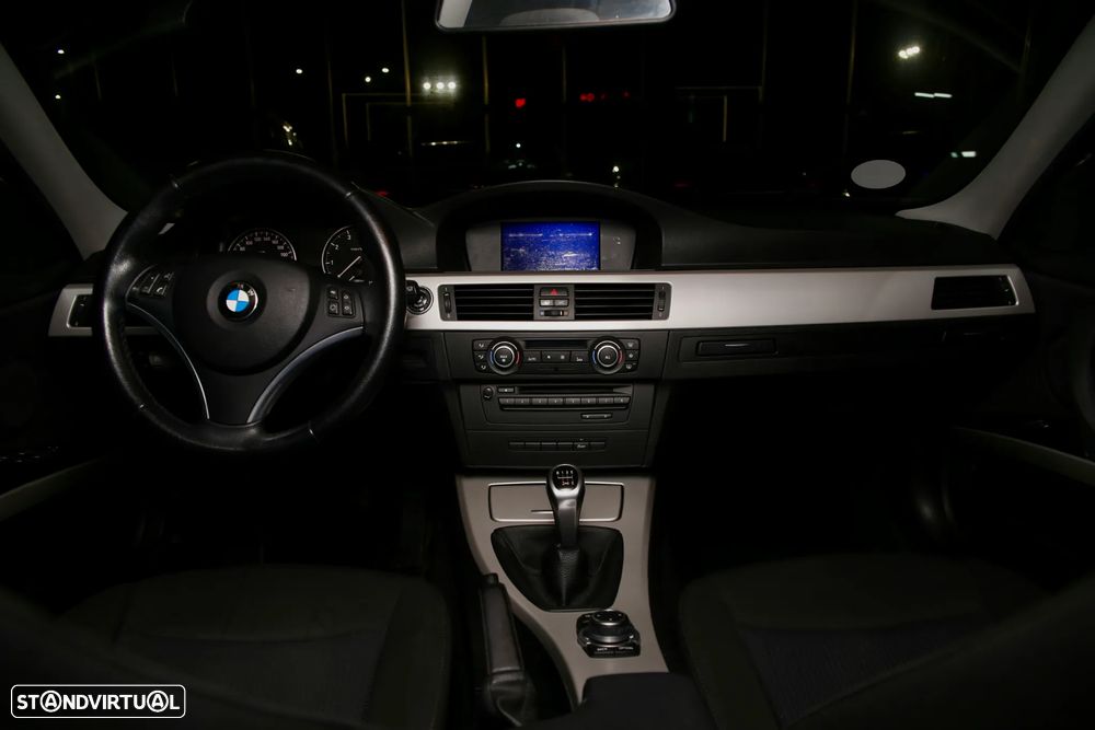 BMW 318 i Touring Edition Exclusive - 5