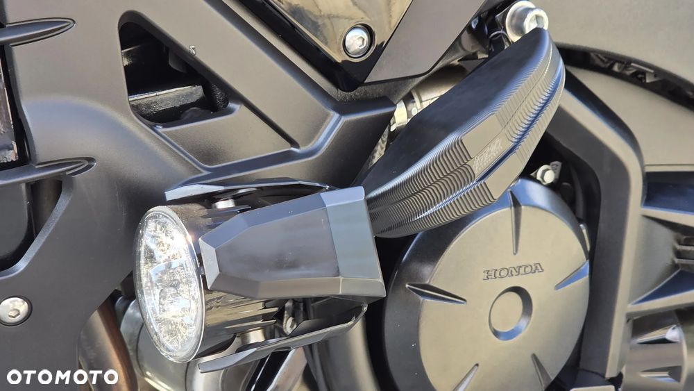 Honda VFR - 19