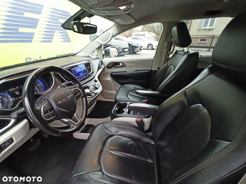 Chrysler Pacifica - 7