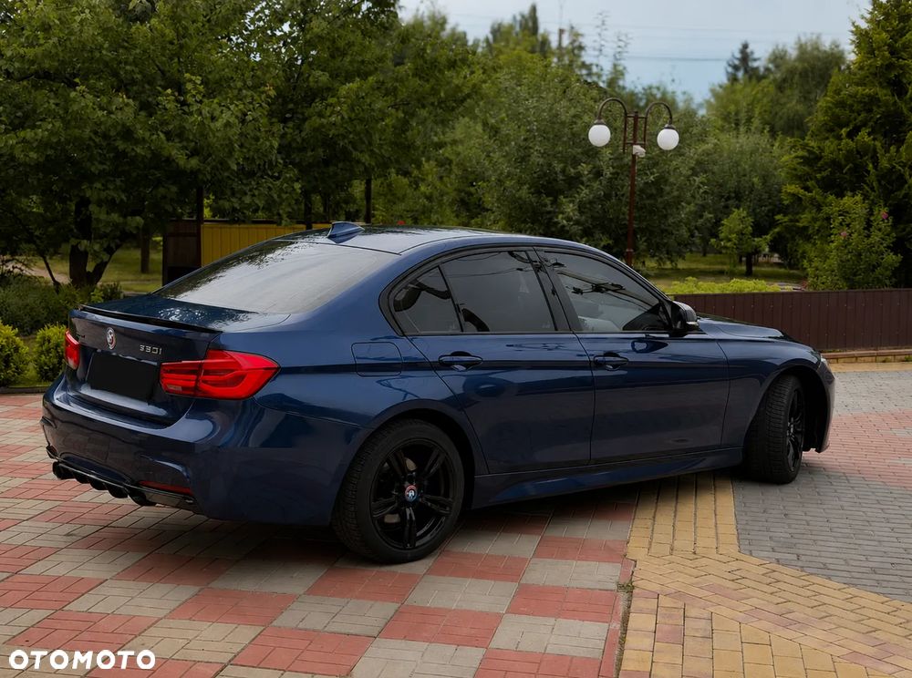 BMW Seria 3 330i M Sport - 10