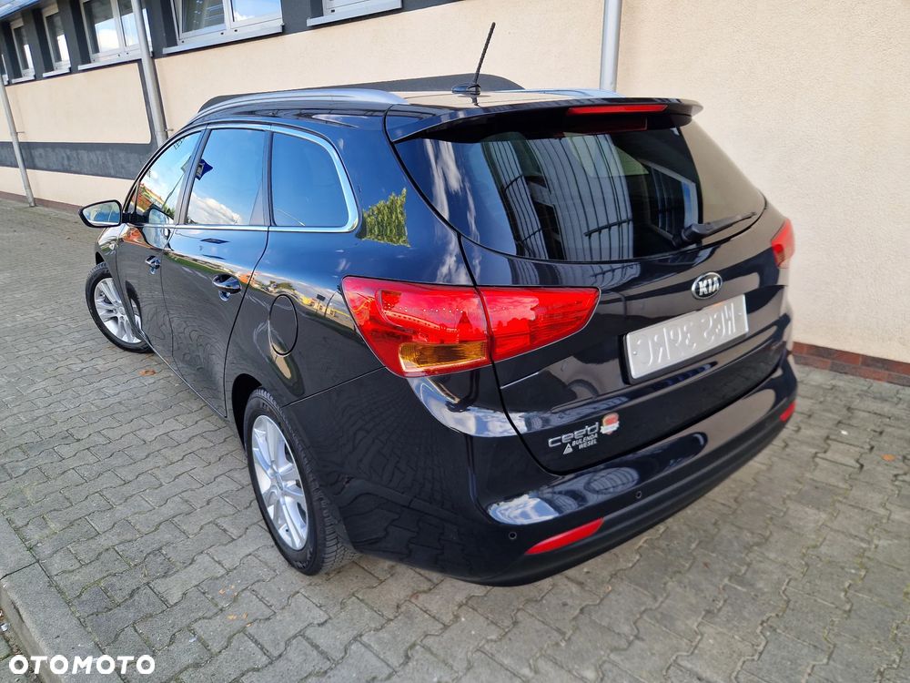 Kia Ceed 1.6 CRDi 128 Dream Team Edition - 12
