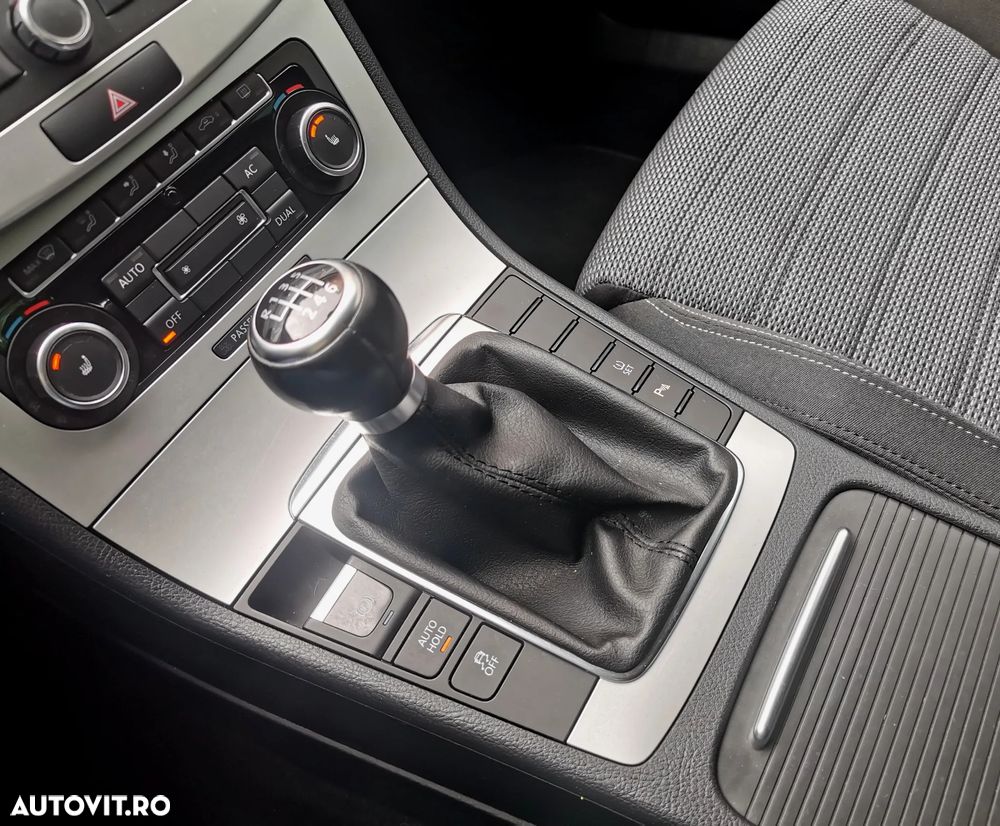 VOLKSWAGEN Passat 2011 — imagine 22